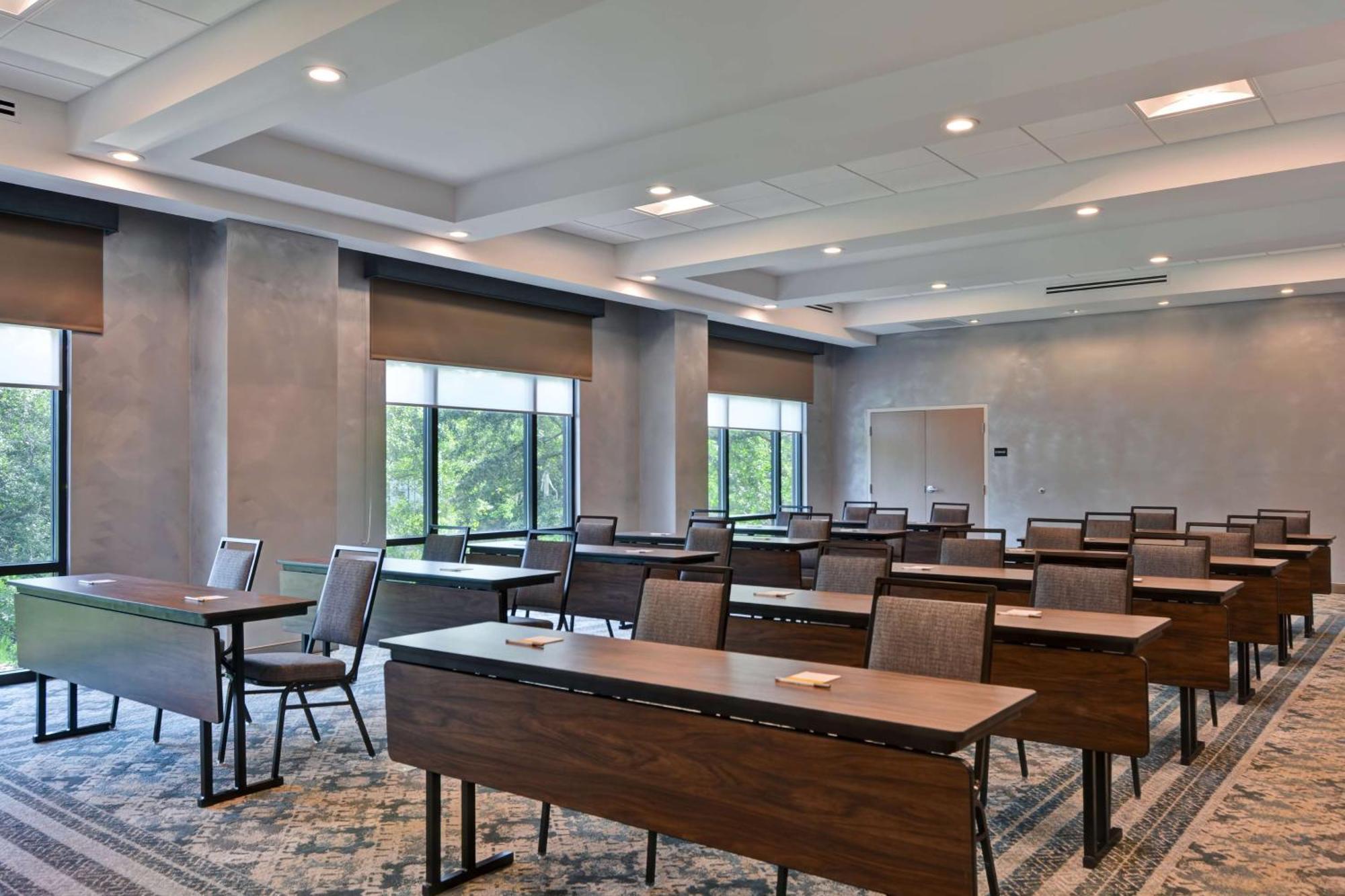 Hampton & Tampa Riverview Brandon Hotel 3*